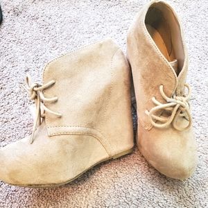 Rue21 Wedges Size 6/7 Cream Colored